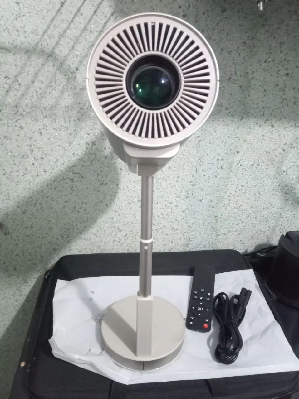 Projetor semi-novo LEIA