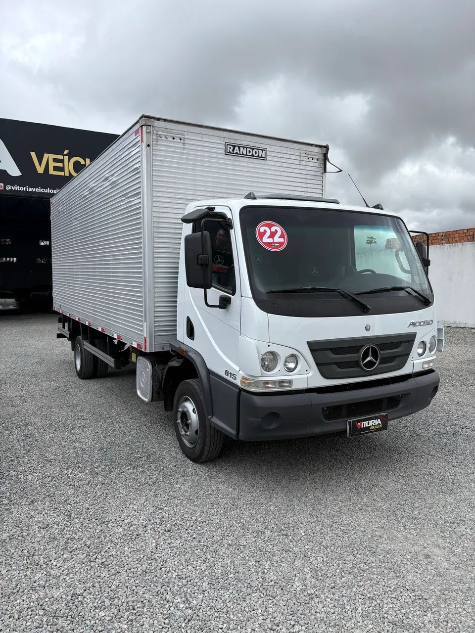 Accelo 815 baú 2022 - Foto 3
