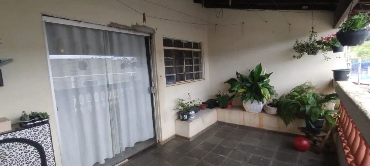 Sobrado com 160 m2 em excelente localizacao em Bom Jesus dos Perdoes