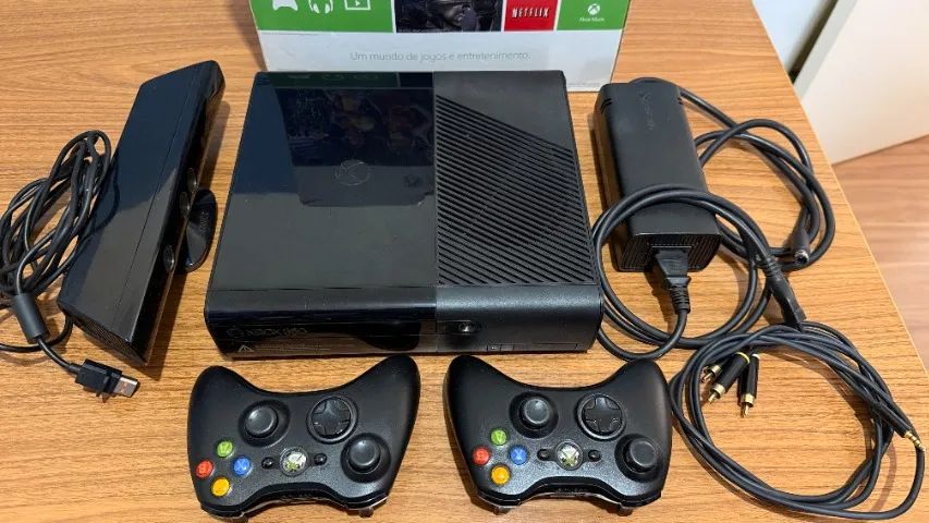 Xbox 360 Super Slim com Kinect e 2 controles - Foto 2
