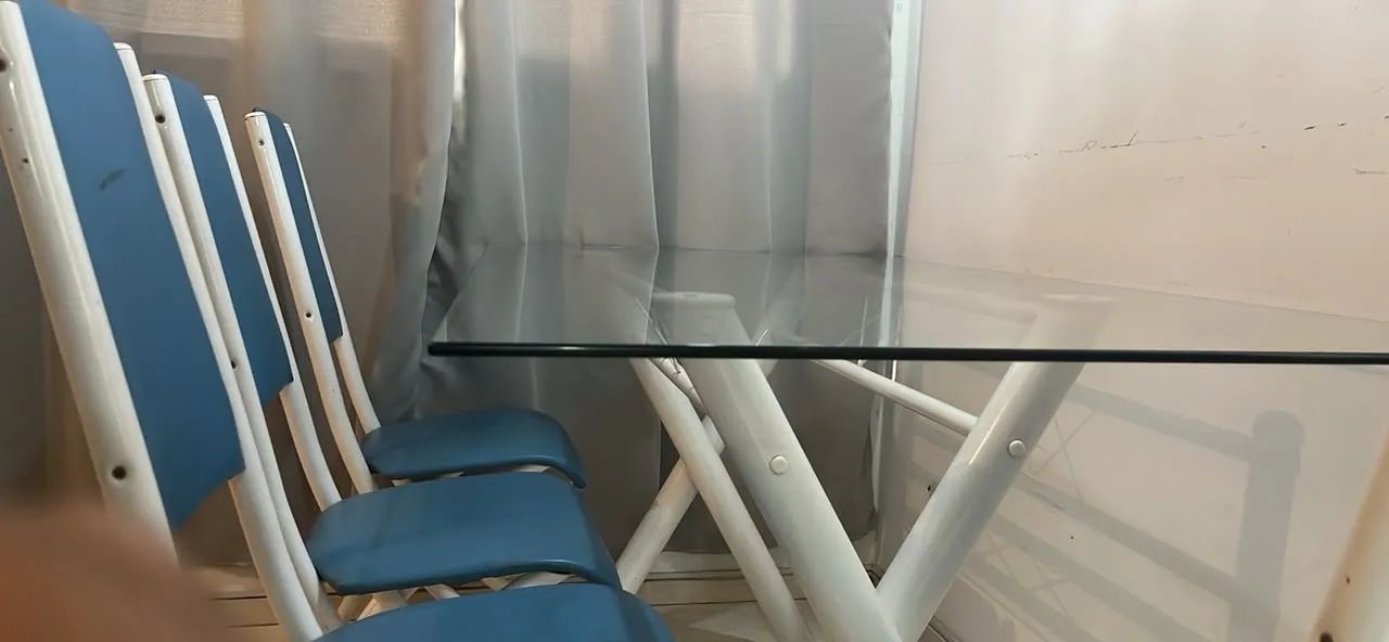 Mesa de vidro com 6 cadeiras  - Foto 4