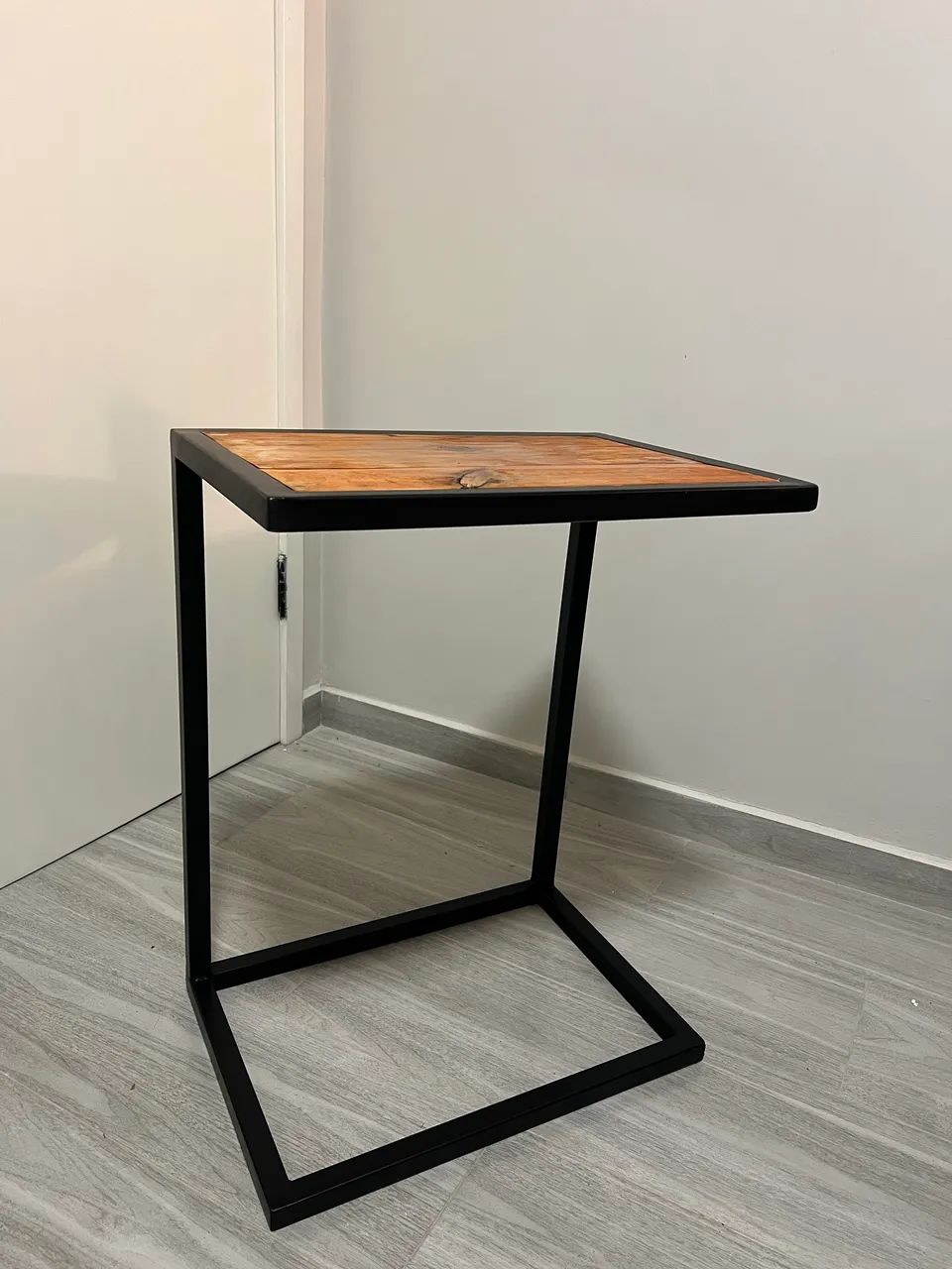 ? MESA DE APOIO PARA CAMA ? METALON + MADEIRA - Foto 3