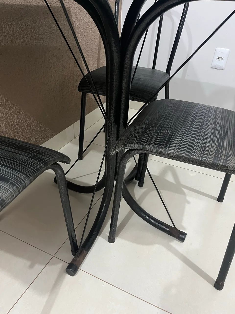 Mesa + 3 cadeiras - Foto 5