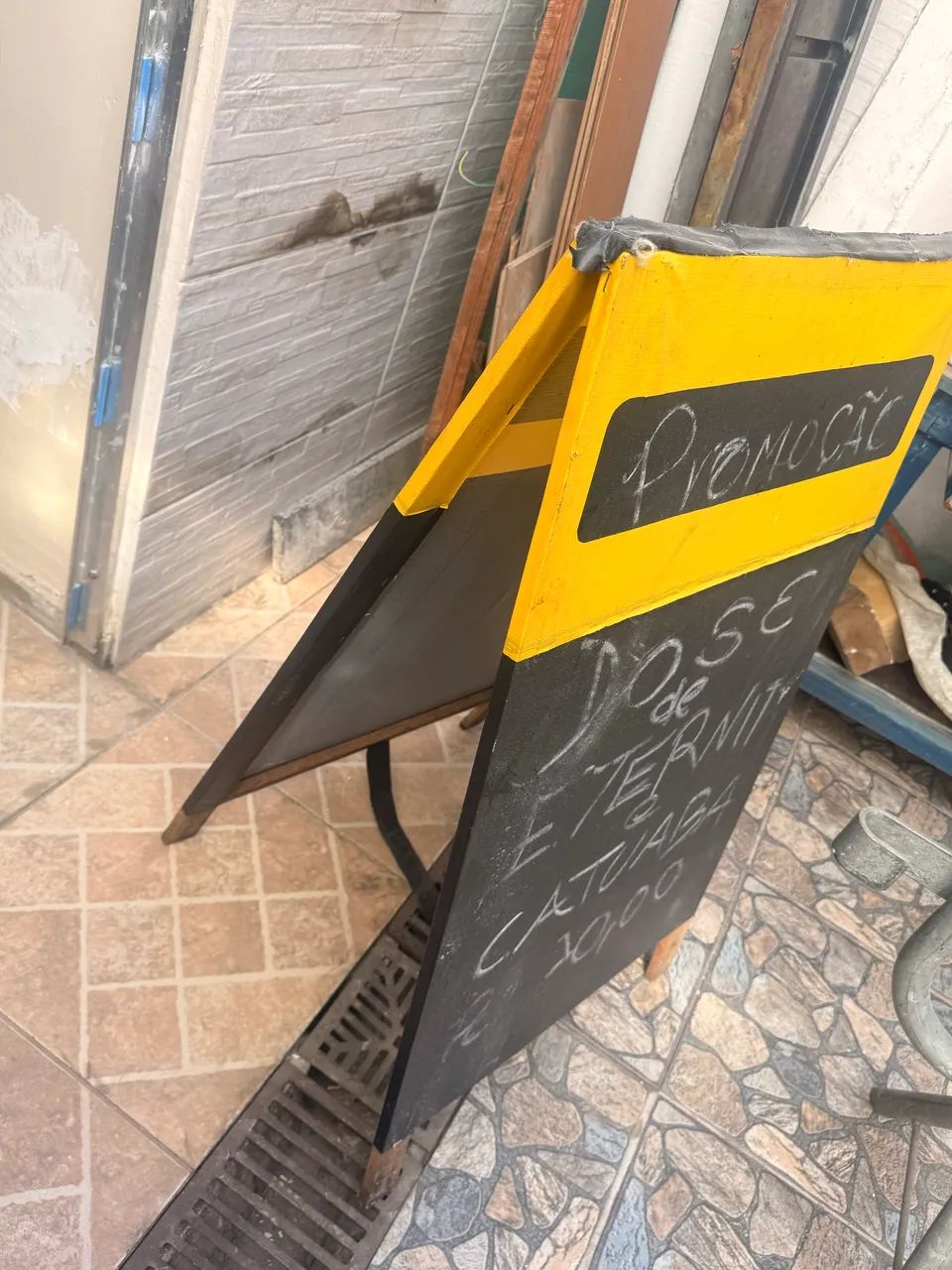 Cavalete para anúncio 