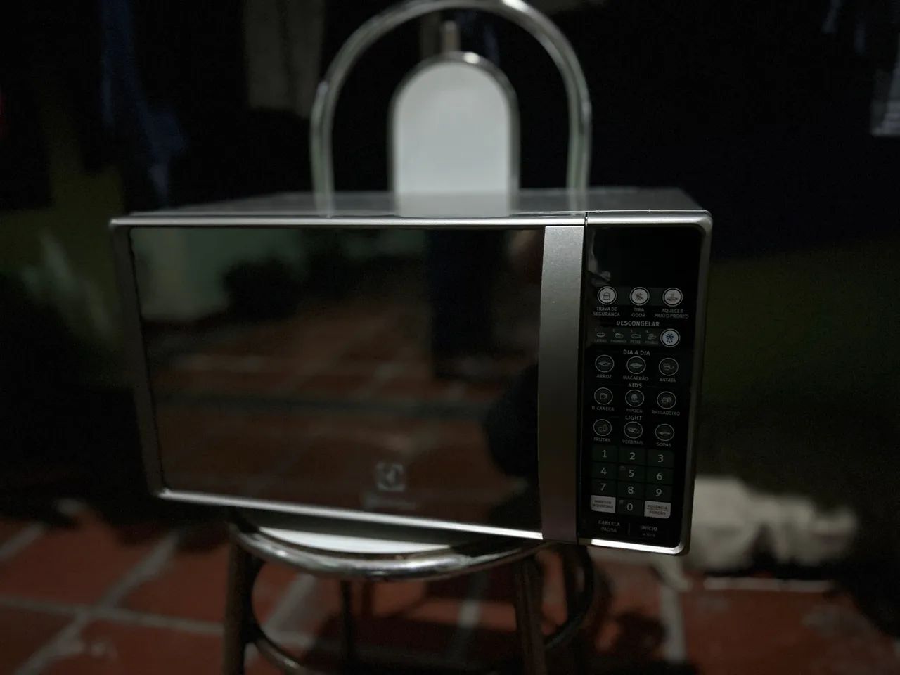 Microondas Electrolux 20L espelhado  - Foto 4