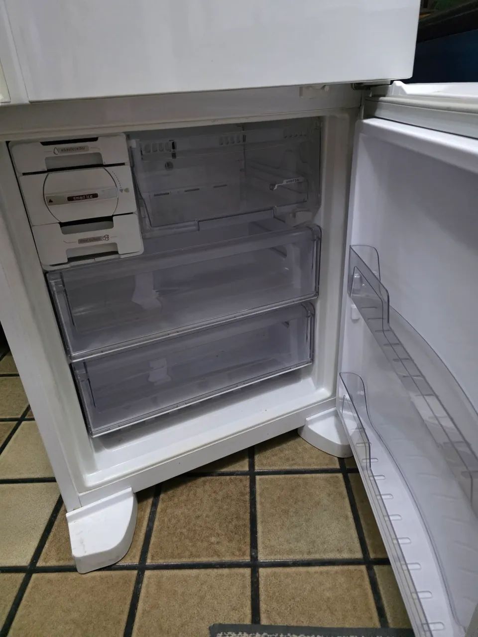 Geladeira Bratemp inverse com defeito - Foto 4