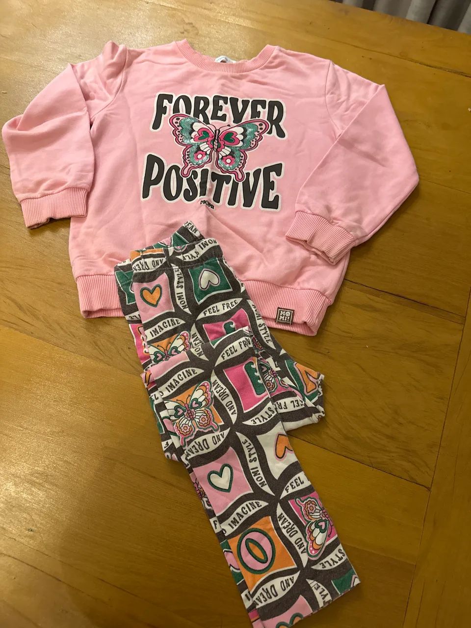 Moleton com legging da marca Momi