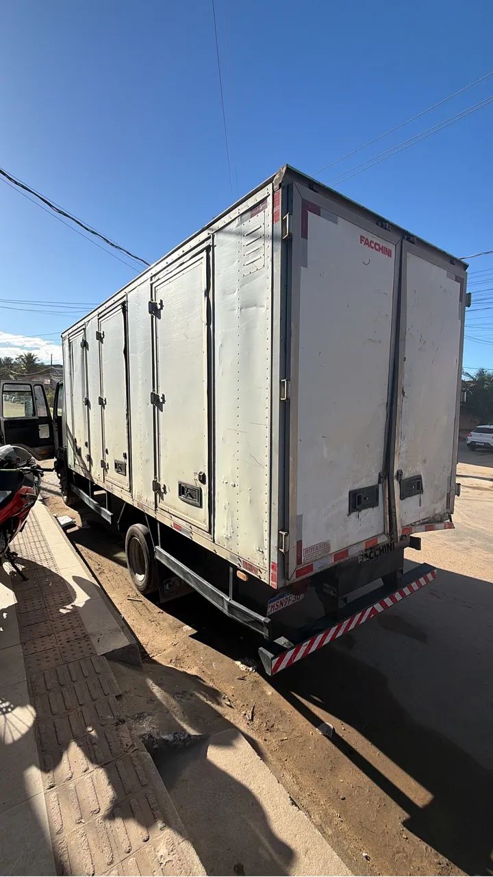 Caminhão cargo pronto para trabalhar - Foto 2