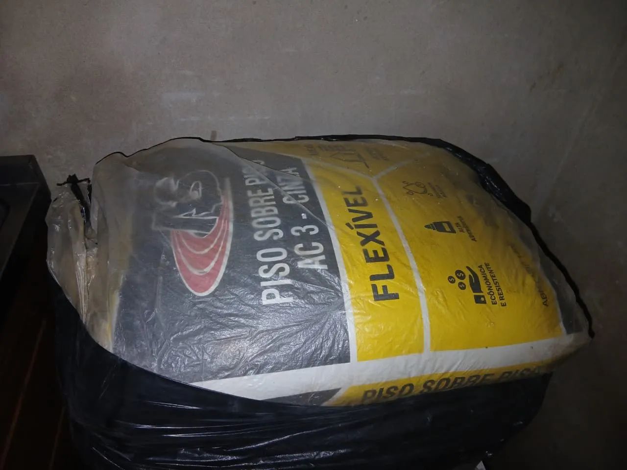 Vendo essa argamassa nova 4 sacos ac3 flexível 