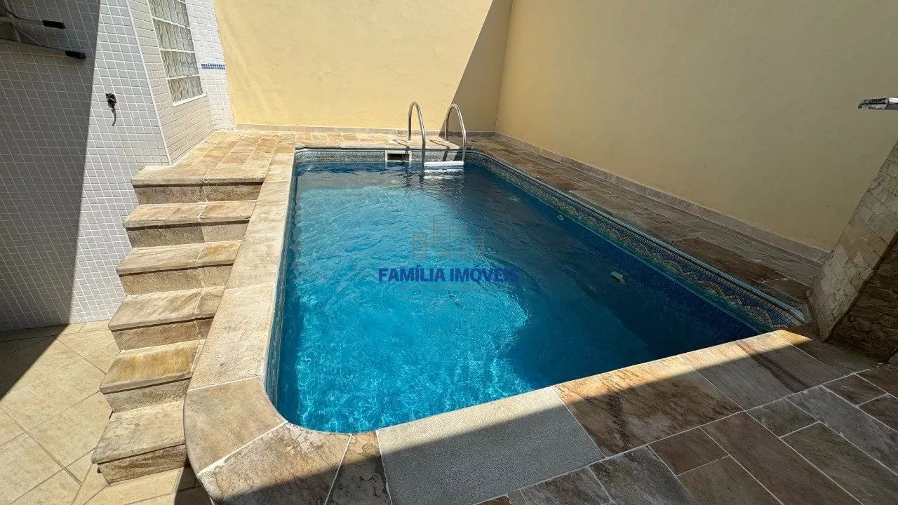 Sobrado triplex à venda 3 quartos Campo Grande Santos SP