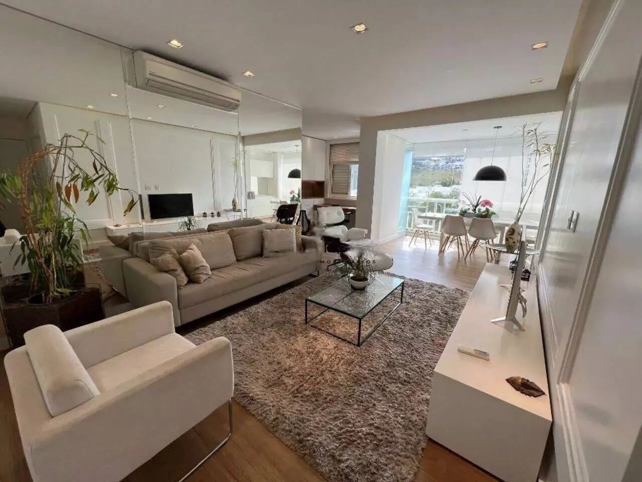 Apartamento impecável, mobiliado e decorado, pronto para morar!