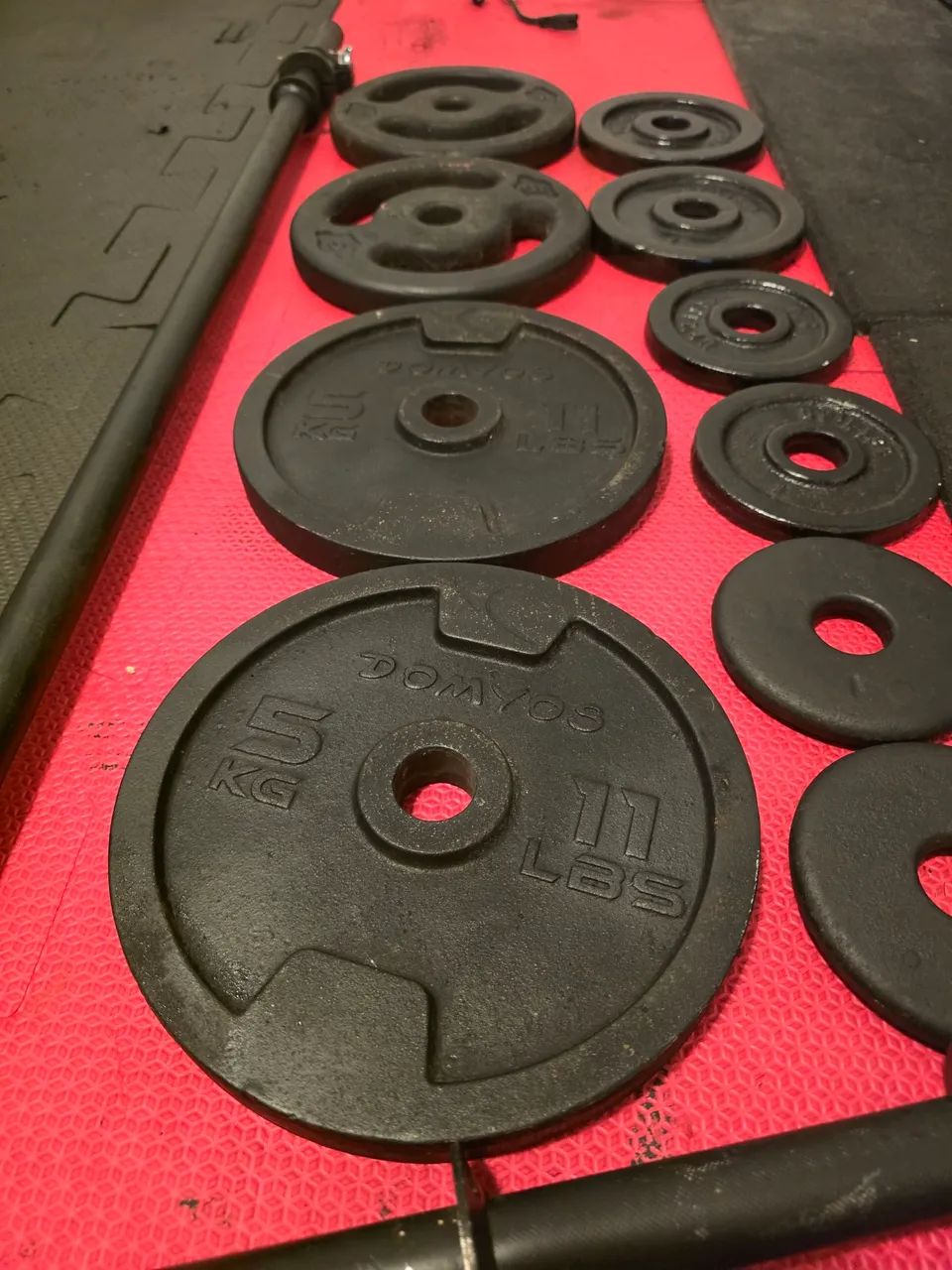 Conjunto de treino, barras e anilhas - Foto 4