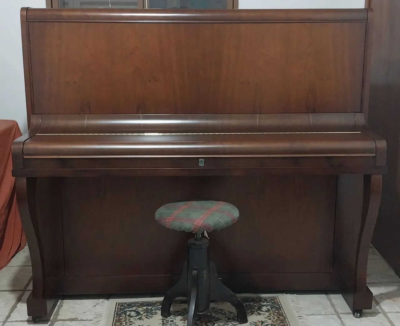 Piano Essenfelder Reformado 