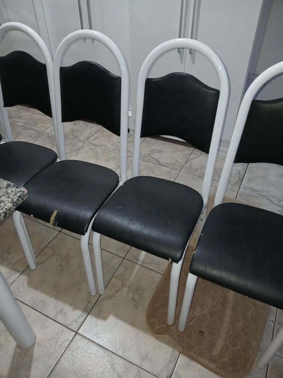 Mesa de mármore com 6 cadeiras  - Foto 3