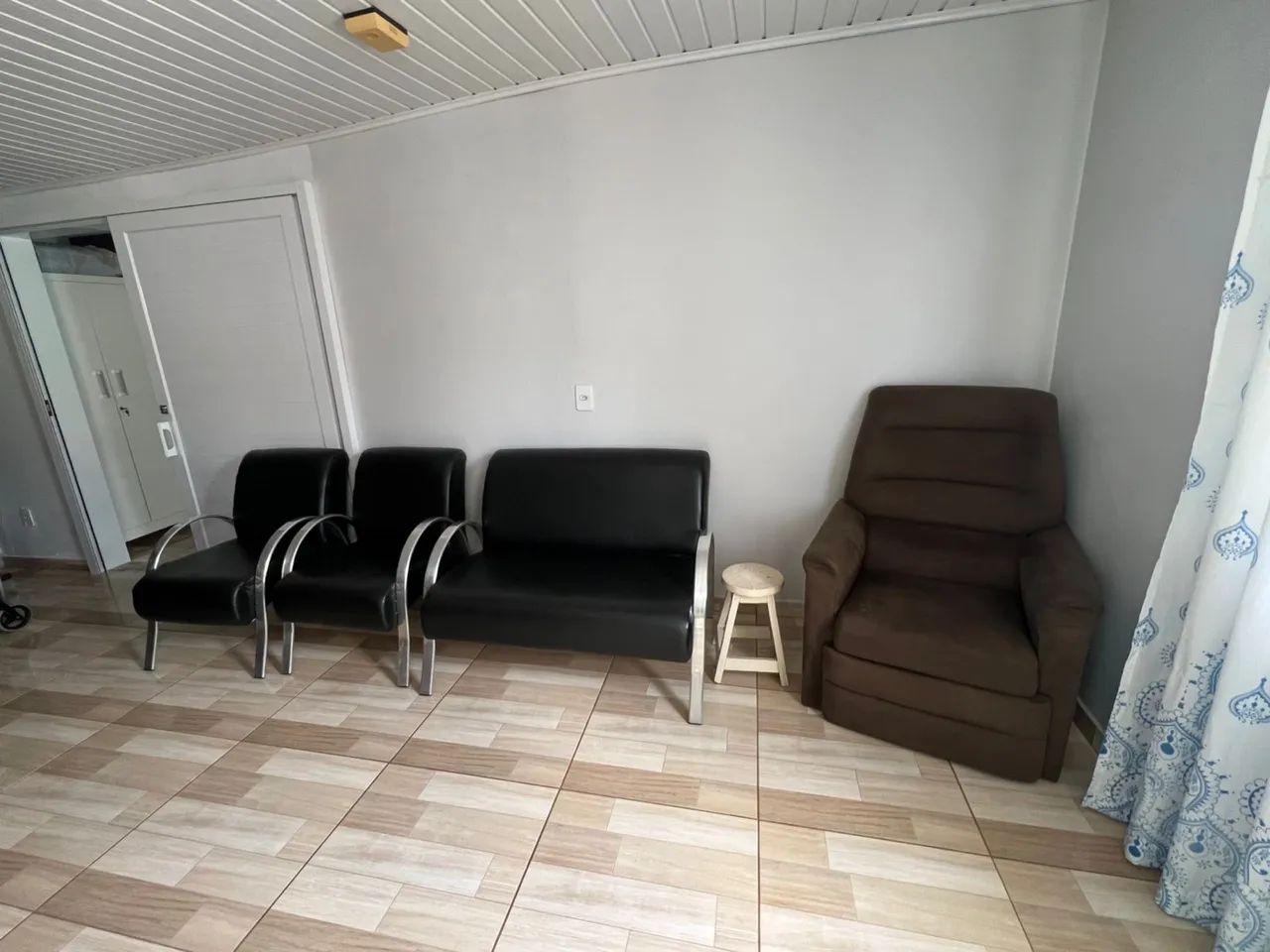 Namoradeira e poltronas 