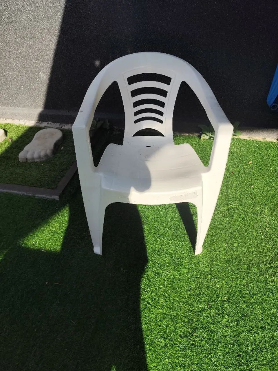 CADEIRA COM APOIO PARA BRAÇOS