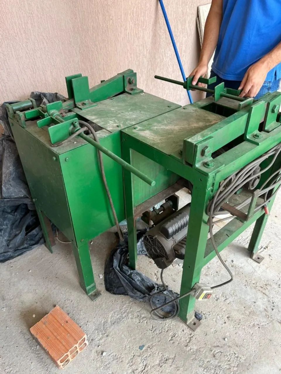 Vendo duas Dobradeiras de estribo. Uma mono e uma trifásica R$1.000,00. Cont: * - Foto 3