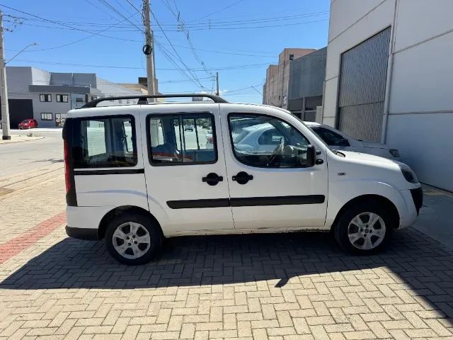 Fiat Doblo Essence 1.8 Flex 16V 5P 2019 - Foto 5