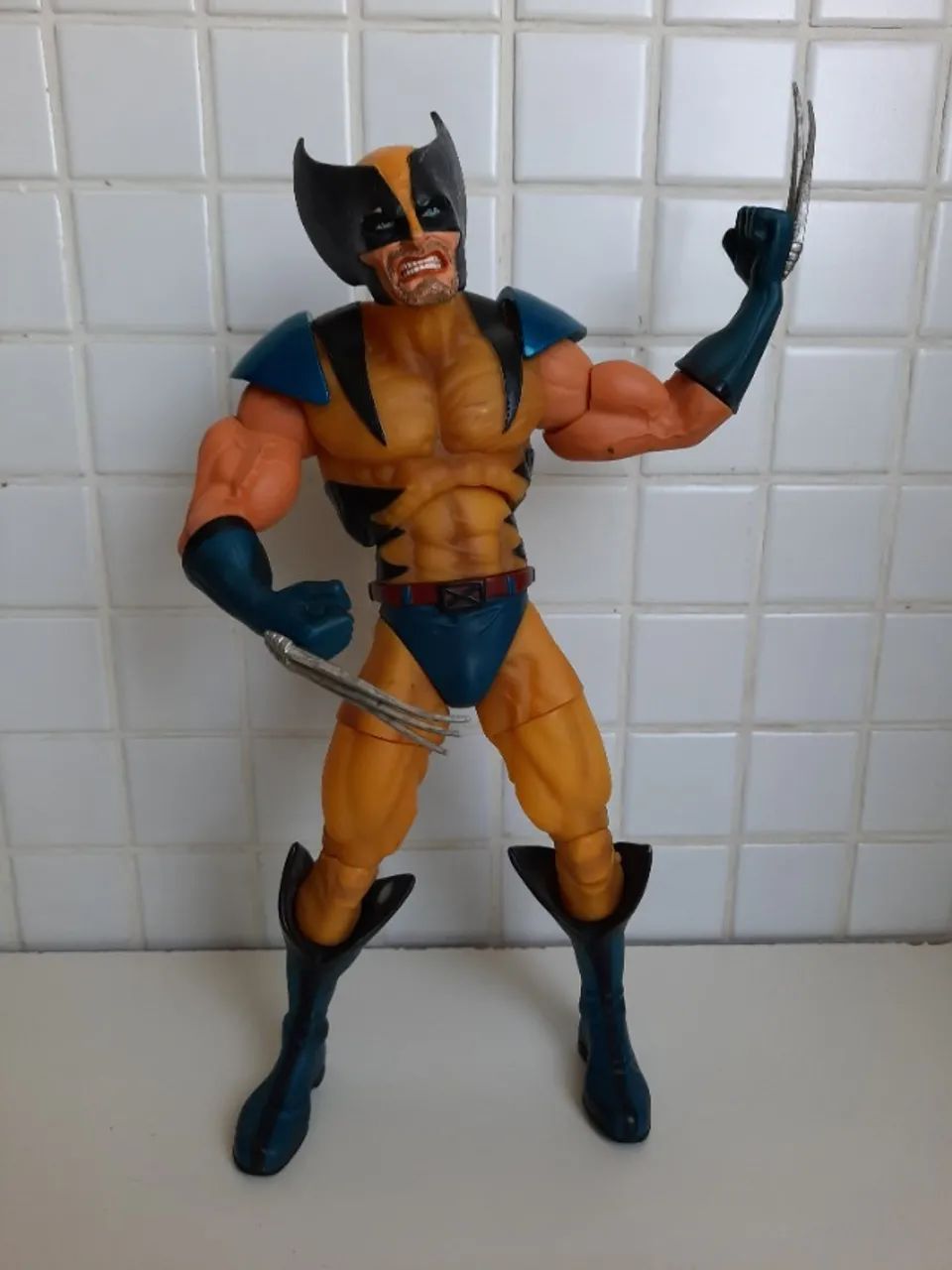Boneco do Wolverine c/ traje clássico dos X-men