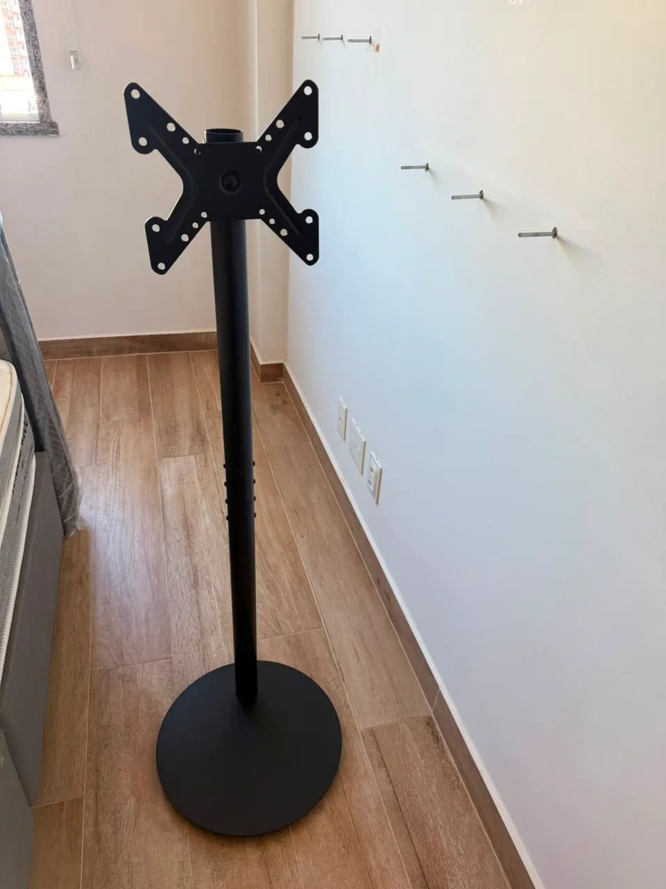 Suporte móvel para TV