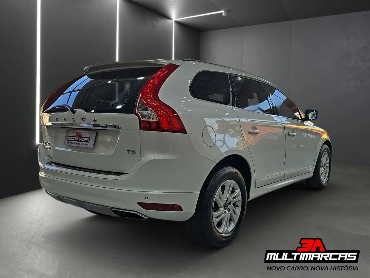 Volvo XC 60 T-5 R-DESIGN 2.0 FWD 5p, foto 2 de 13