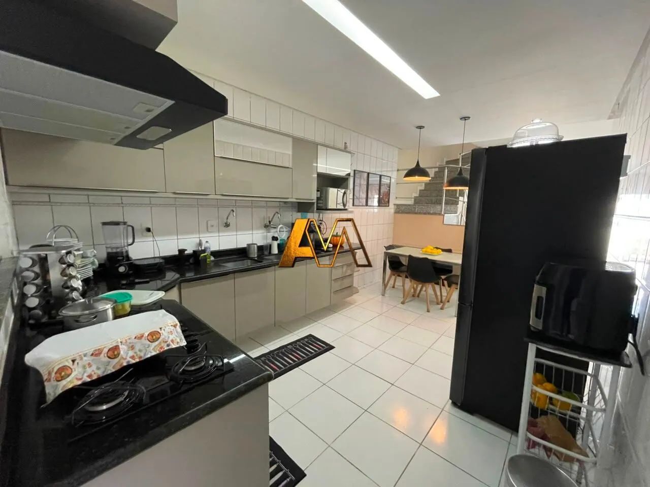 CASA EM CONDOMÍNIO 4/4 SENDO 3 SUÍTES - Foto 3
