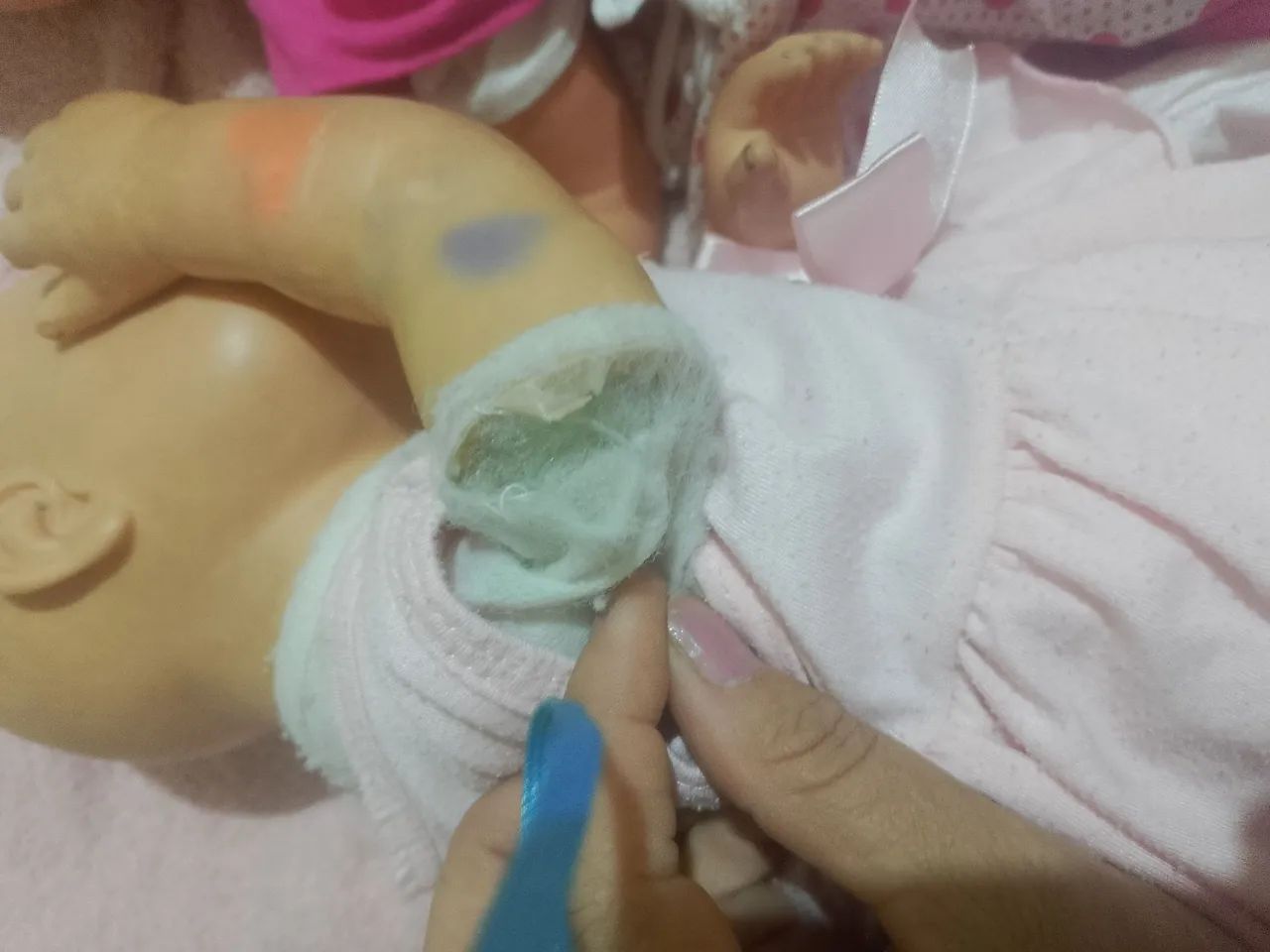 3 bonecas bebes corpinho de pano - Foto 5