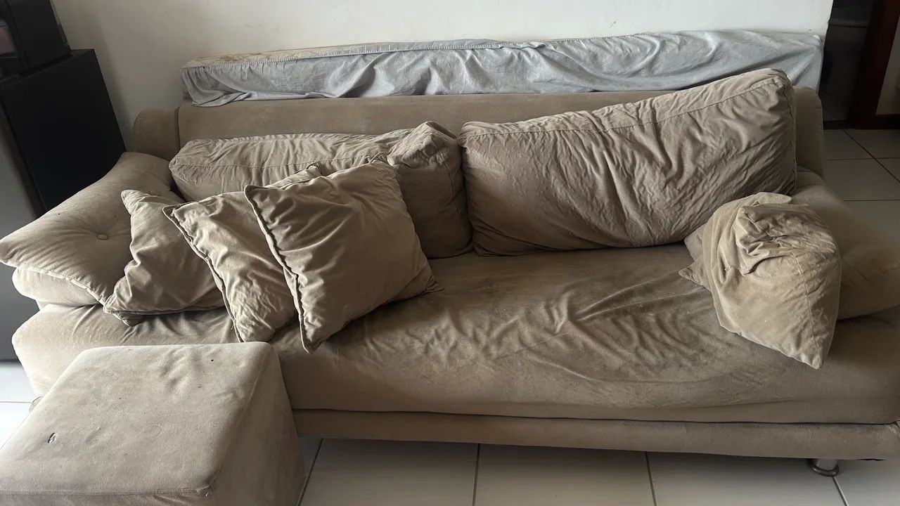 Sofá com pequenos defeitos 