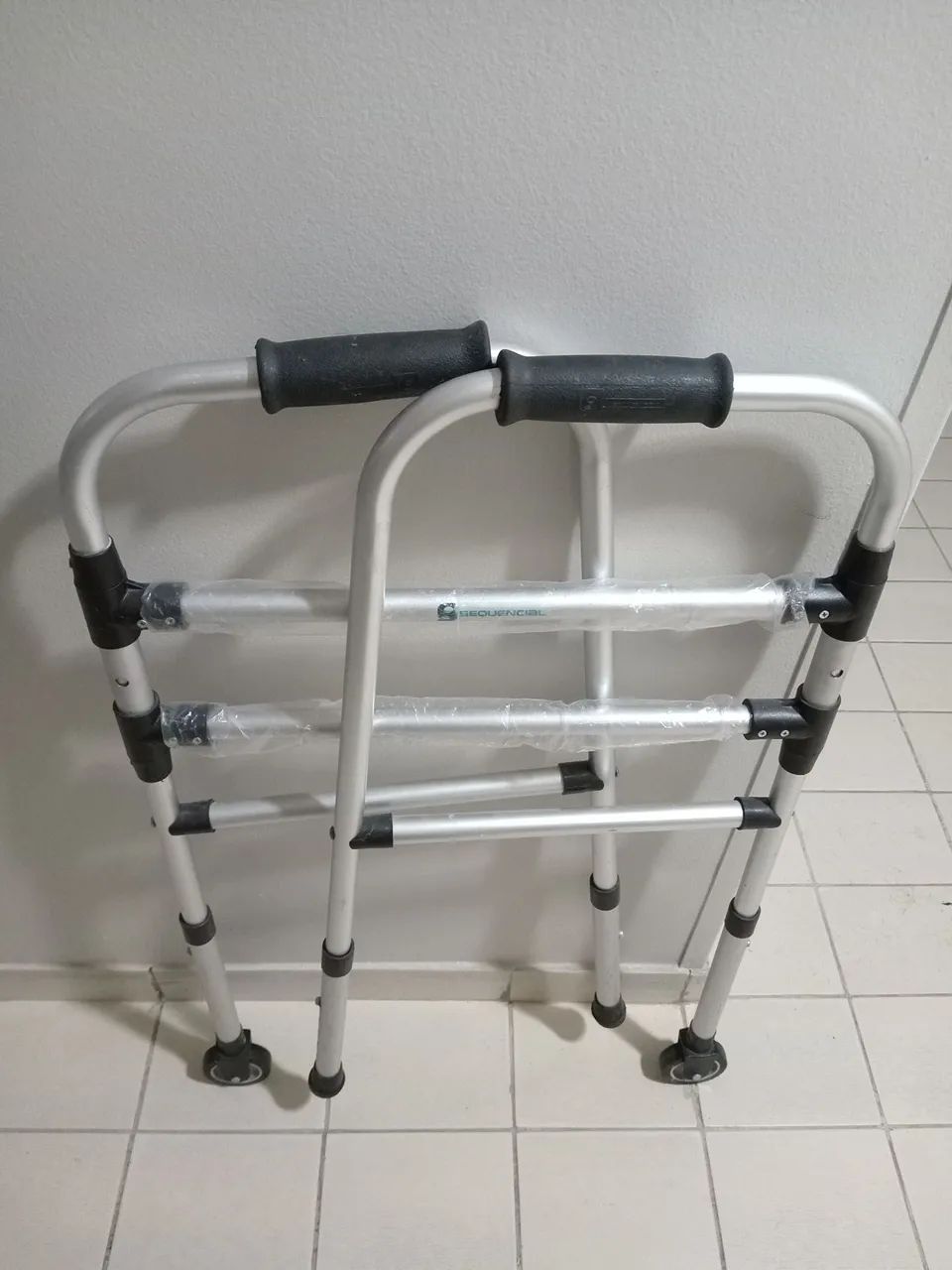 Andador com 2 rodas Alumínio  - Foto 3