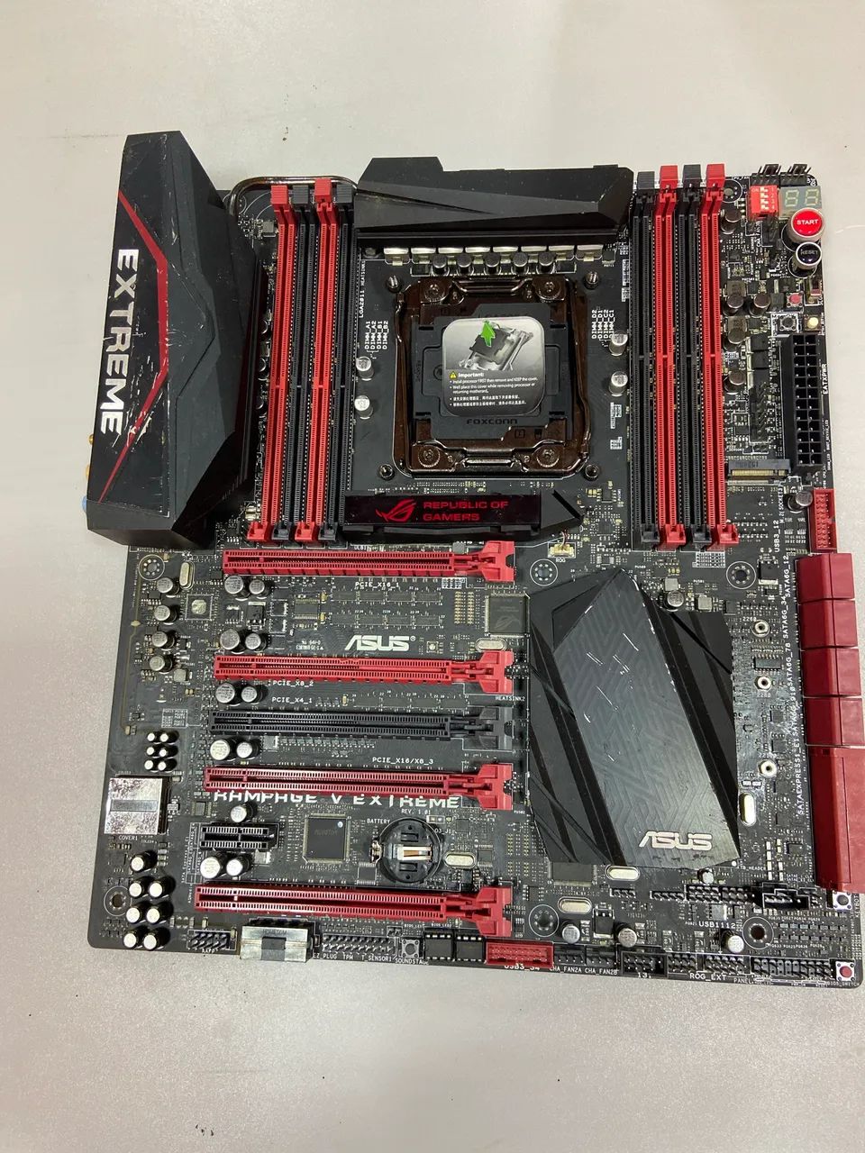 Placa mãe asus raspagem v extreme com defeito 
