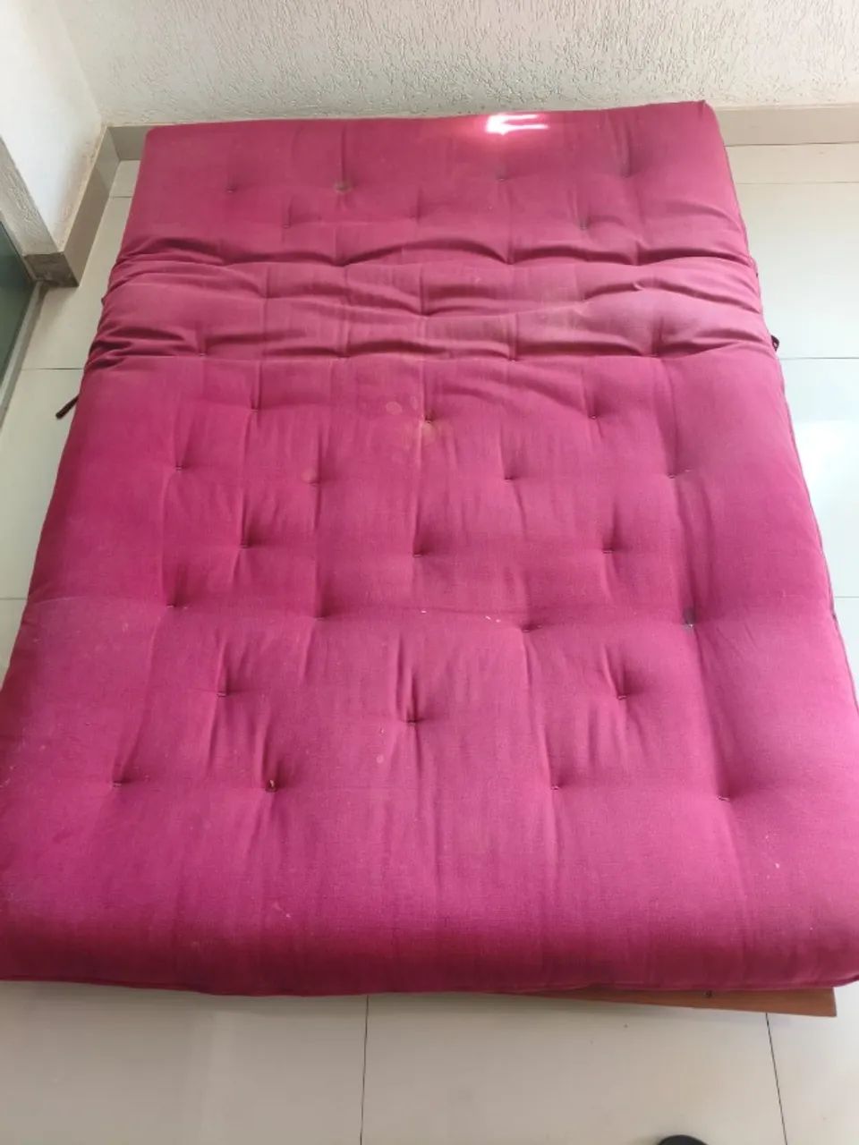 Sofá-cama Futon Vermelho Original - Madeira Maciça | 2 lugares - Foto 3