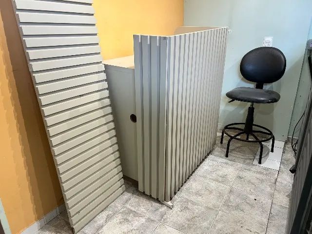 Lindo balcão comercial, com prateleira e 2  gavetas, frente ripada, todo MDF. - Foto 4