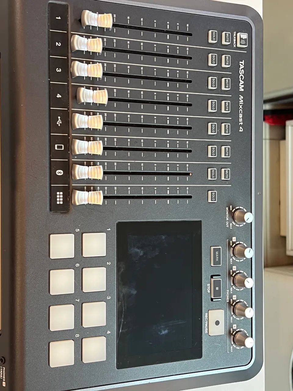 Mesa para podcast TASCAM MISCAST 4 - Foto 3