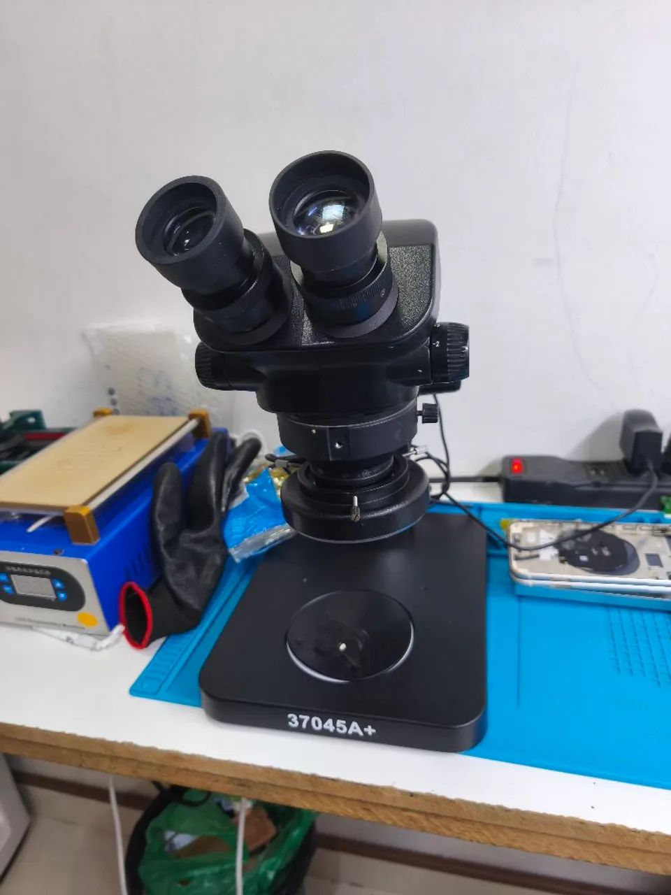 Vendo microscópio binocular 