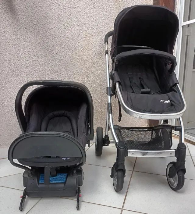 carrinho de bebê infanti com bebê conforto e base para carro