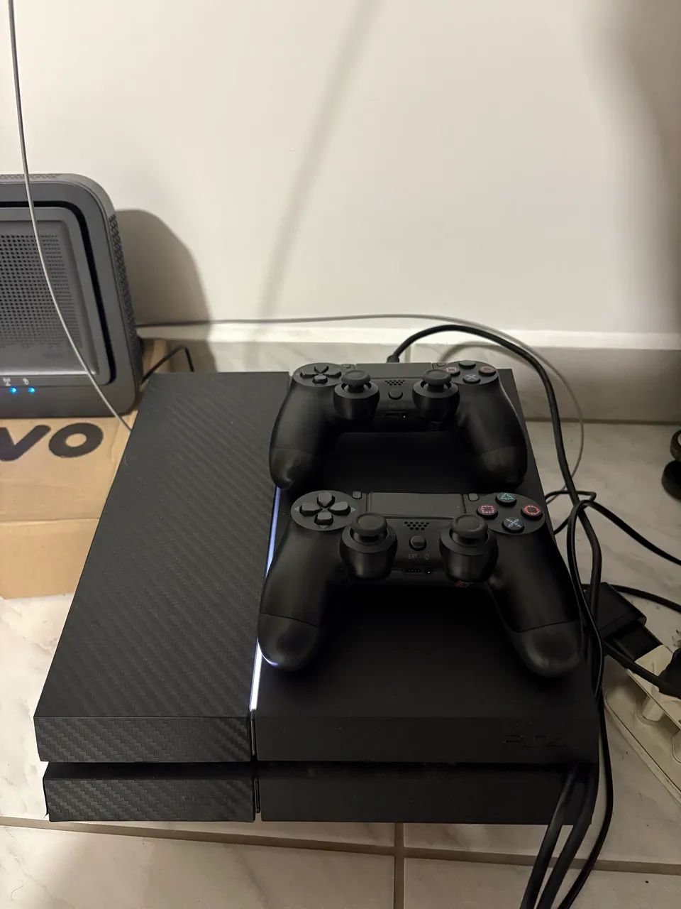 PS4 + 2 controles