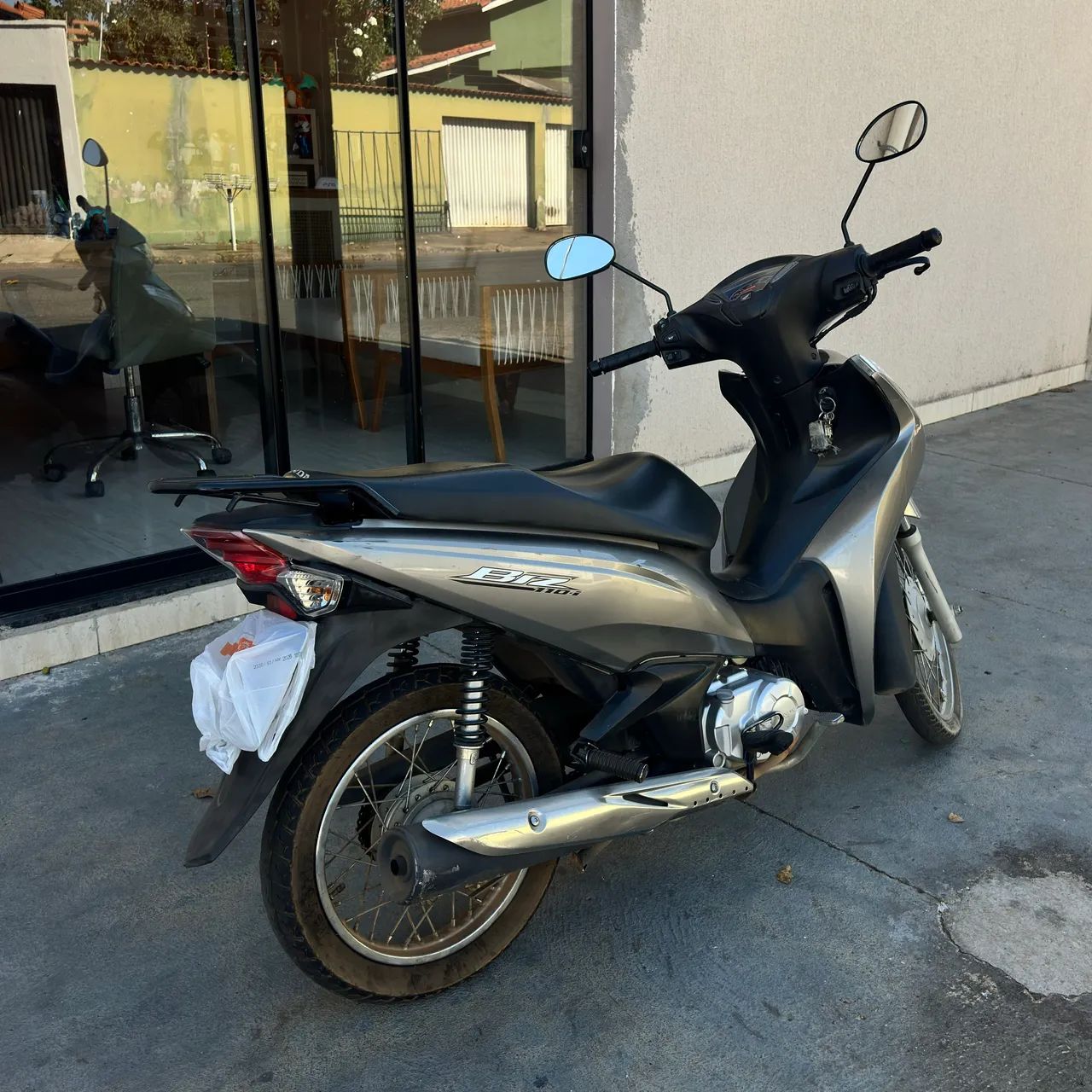 Moto com baixo km e muito conservada - Foto 3