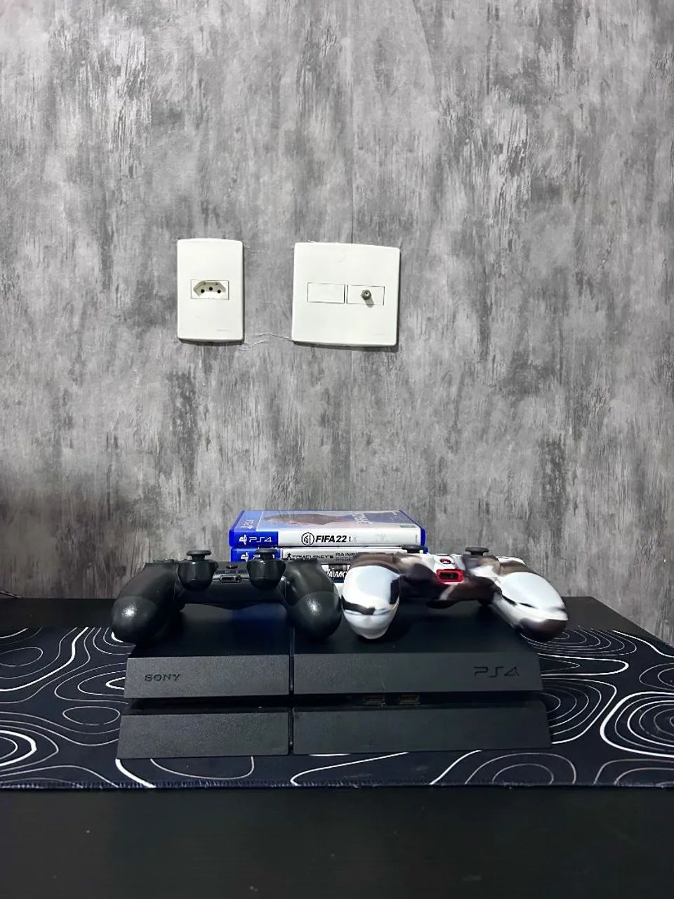Ps4 Slim com 3 controles e 4 jogos