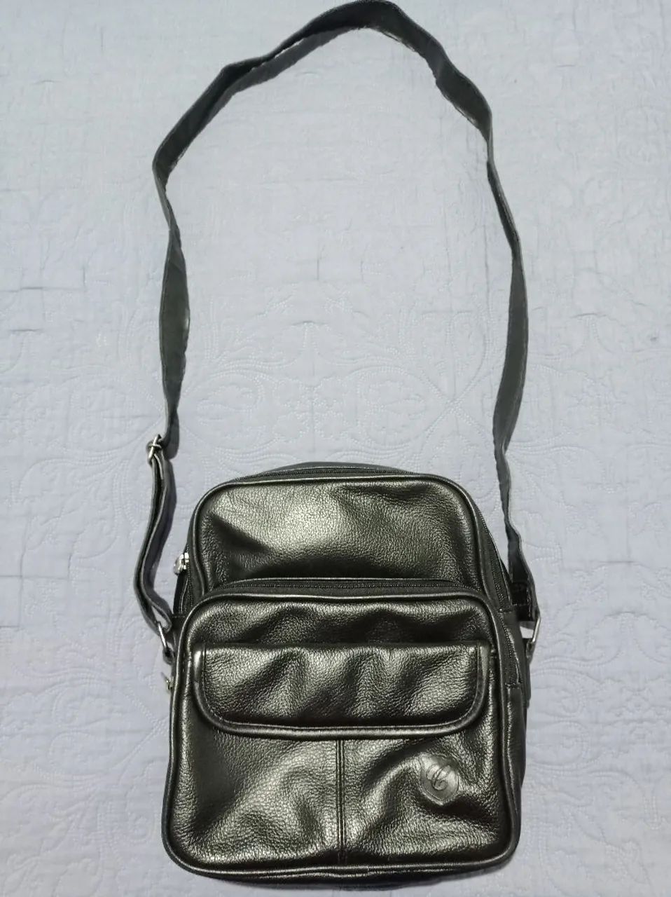 Bolsa masculina transversal em couro 