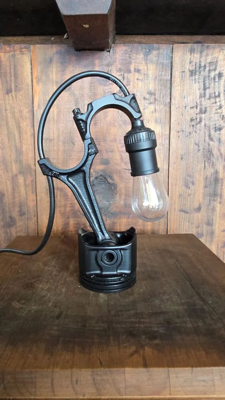 Luminária de pistão 