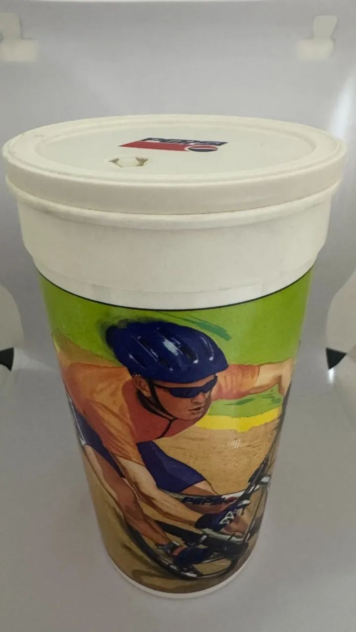 Copo colecionável Pepsi ciclismo com tampa - Foto 2