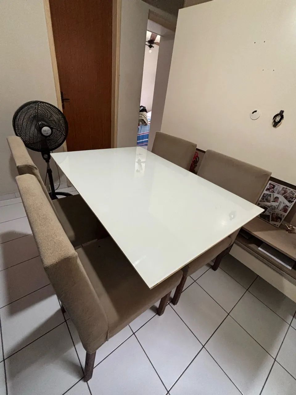 Mesa tampa de vidro e 4 cadeiras