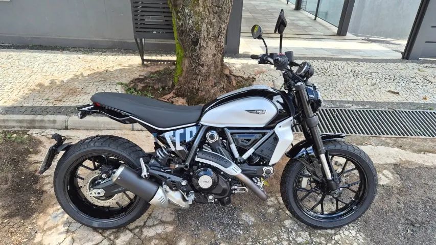DUCATI SCRAMBLER ICON 800CC (437 km)