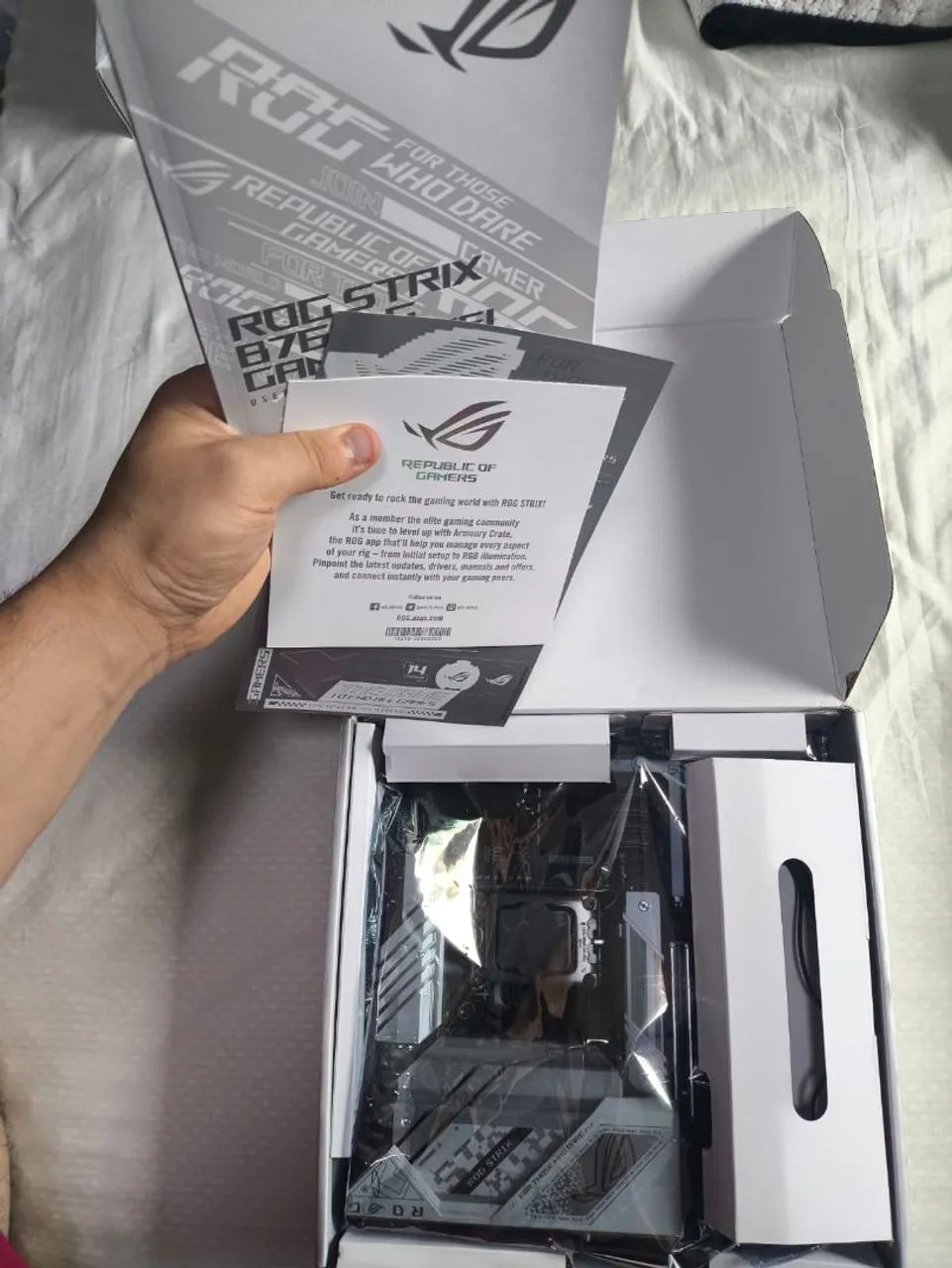 Placa mãe DDR5 ROG STRIX LGA 1700 - Foto 3