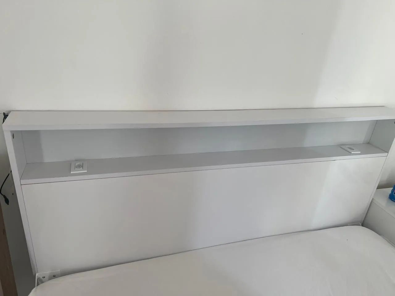 Cabeceira de cama de casal com 2 tomadas