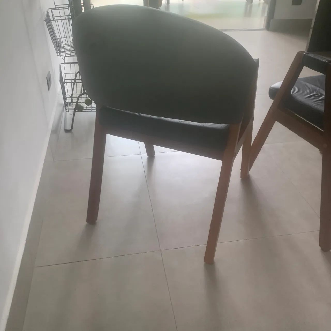 Poltronas cadeiras em couro ecológico  - Foto 4