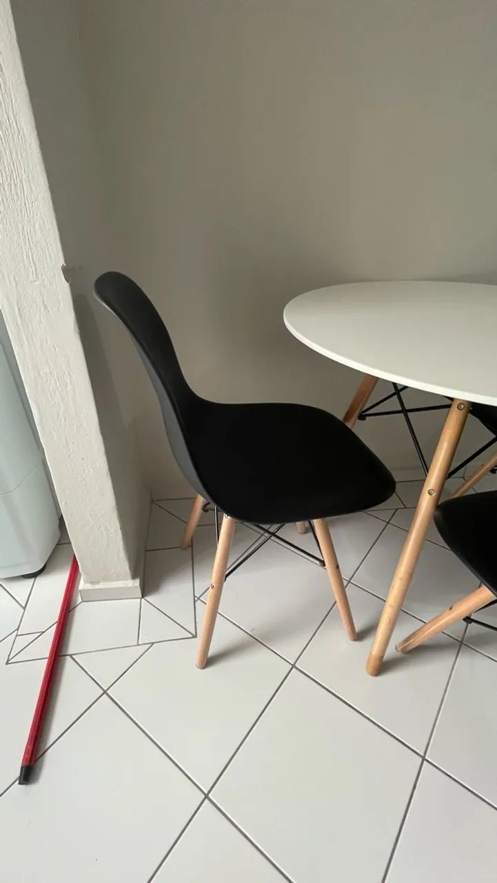 Vende-se Mesa com 4 cadeiras  - Foto 3