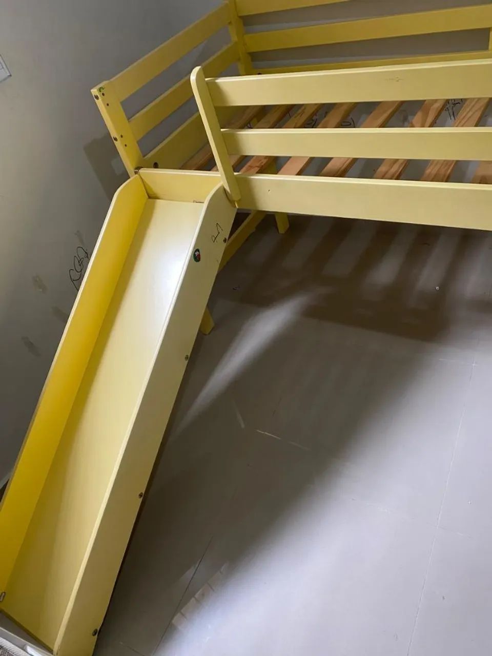 Cama infantil com escorregador  - Foto 2