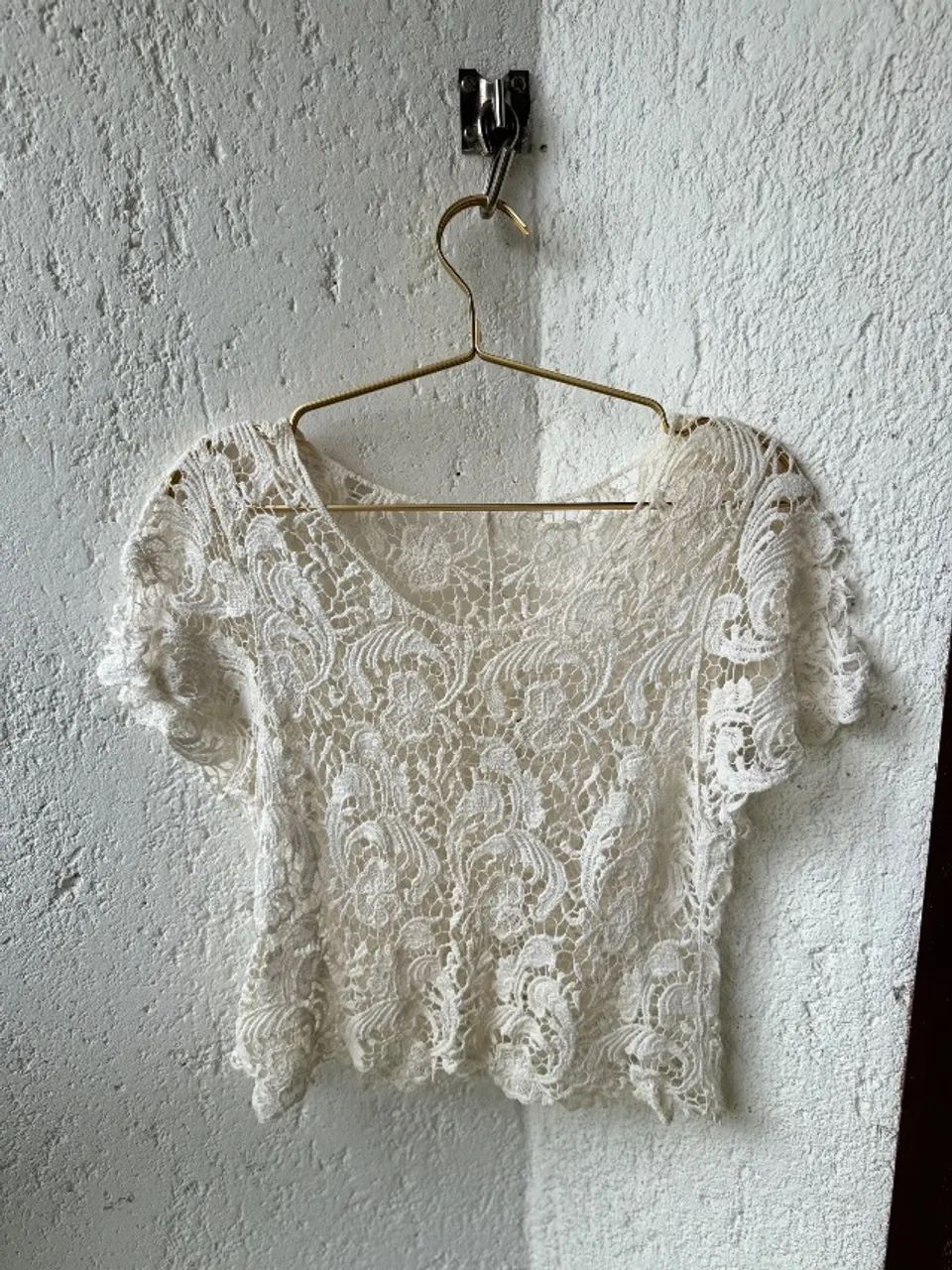 blusa em renda guipir tamanho p - Foto 3