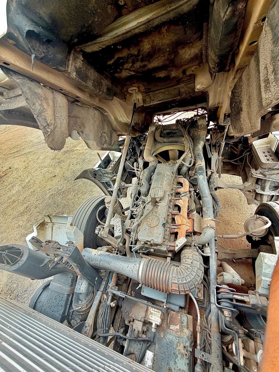 CONSTELATION 25-320 ANO 2012 TRUCK - Foto 5